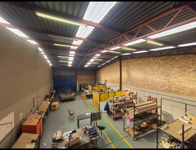 3,600M² BUSINESS FOR SALE IN VAALPARK